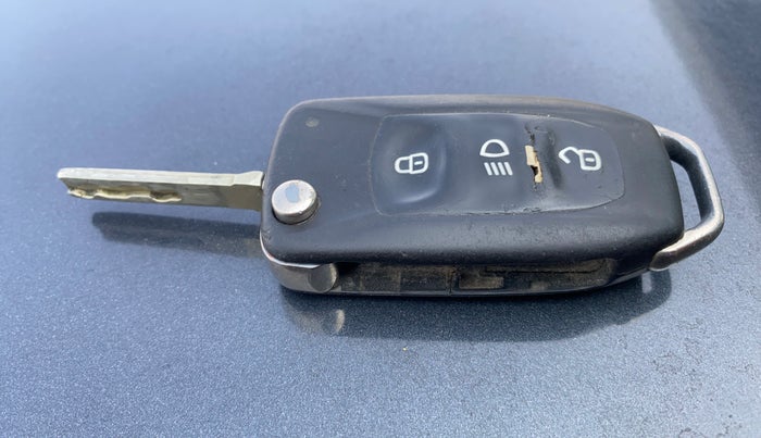 2019 Tata NEXON XM PETROL, Petrol, Manual, 97,966 km, Key Close Up
