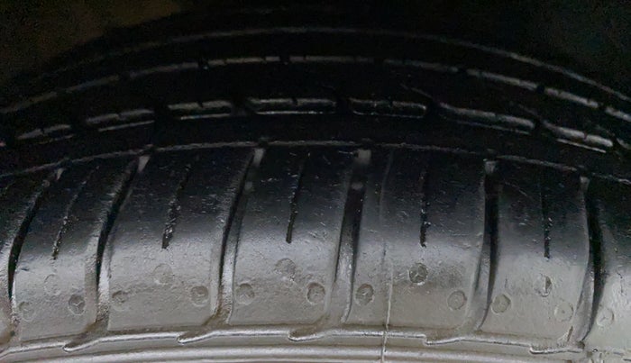 2018 Volkswagen Ameo HIGHLINE PLUS 1.5, Diesel, Manual, 83,336 km, Right Rear Tyre Tread