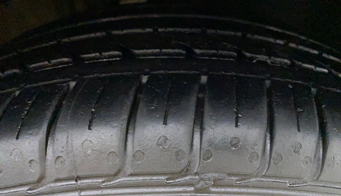 2018 Volkswagen Ameo HIGHLINE PLUS 1.5, Diesel, Manual, 83,336 km, Left Front Tyre Tread