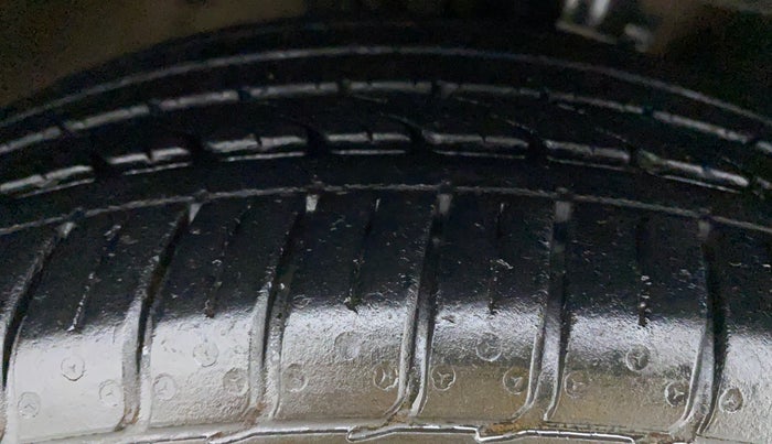 2018 Volkswagen Ameo HIGHLINE PLUS 1.5, Diesel, Manual, 83,336 km, Right Front Tyre Tread