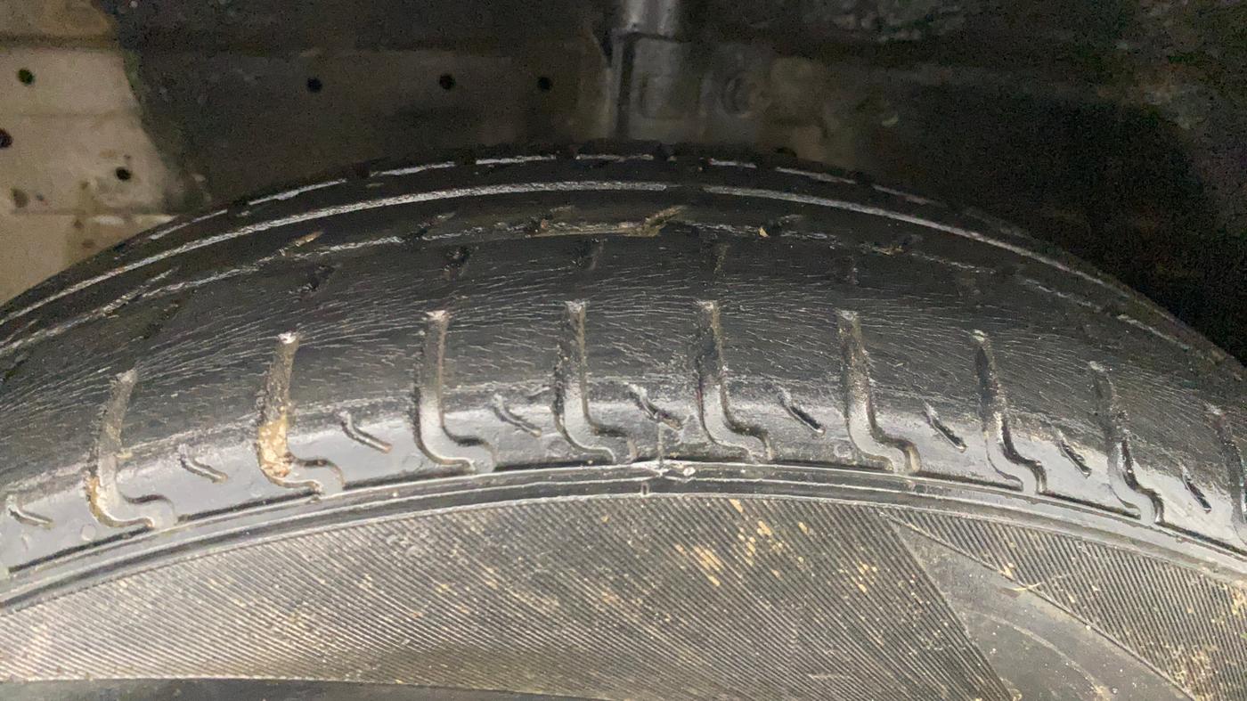 2016 Maruti Swift VXI, Petrol, Manual, 48,868 km, Left Front Tyre Tread