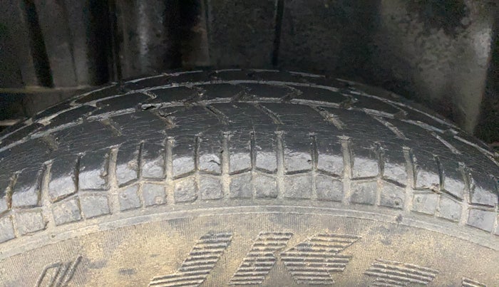 2016 Maruti Swift VXI, Petrol, Manual, 48,868 km, Right Rear Tyre Tread