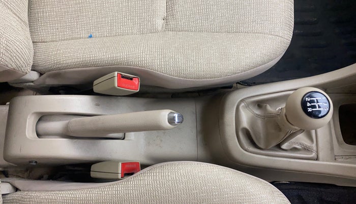 2016 Maruti Swift Dzire VDI, Diesel, Manual, 1,10,876 km, Gear Lever