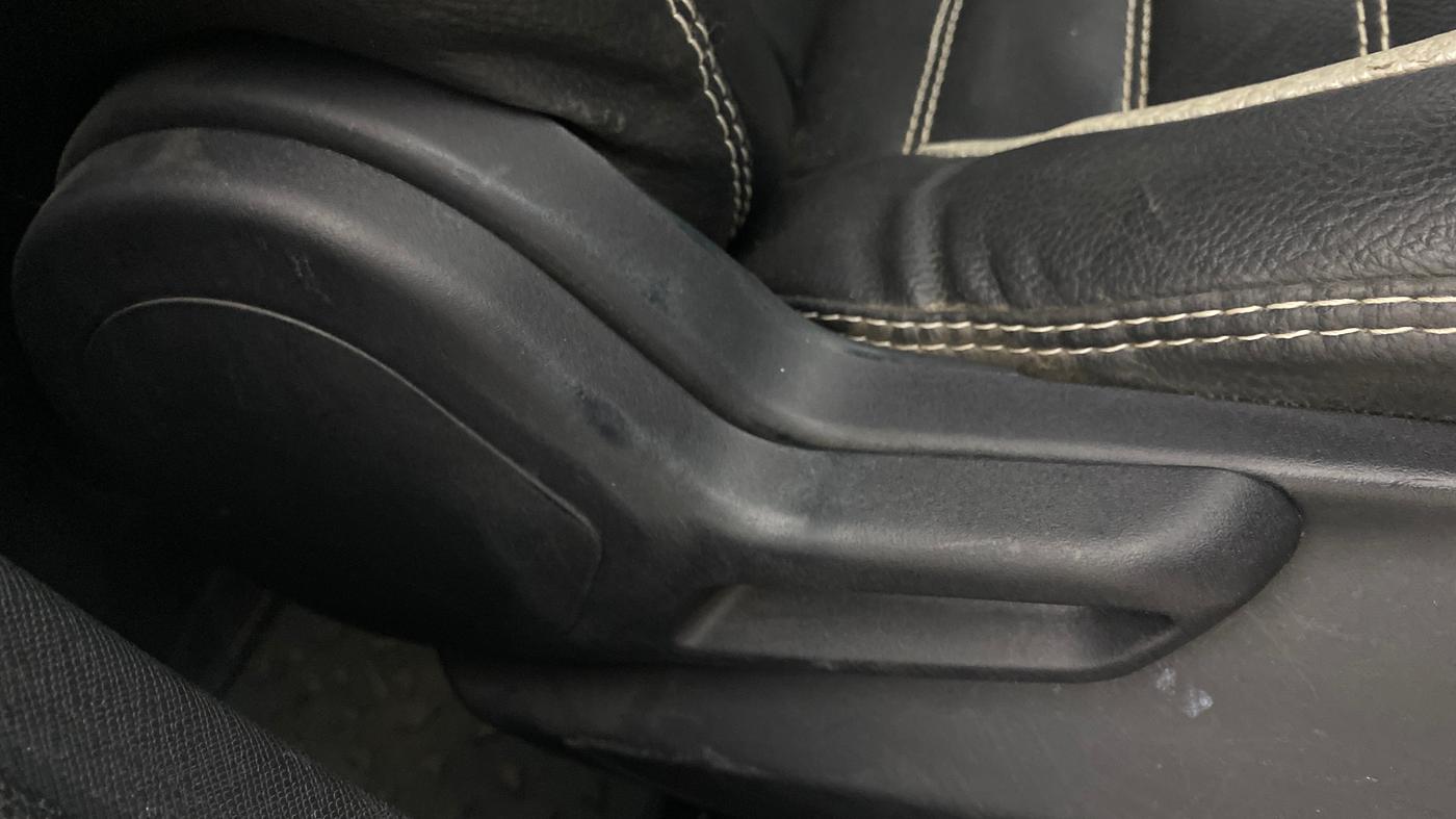 2023 Tata NEXON XM PETROL, Petrol, Manual, 26,730 km, Driver Side Adjustment Panel
