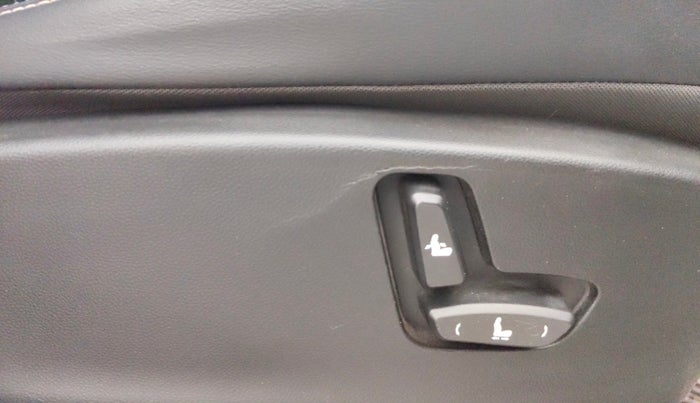 2020 MG HECTOR SHARP 1.5 DCT PETROL, Petrol, Automatic, 61,381 km, Driver Side Adjustment Panel