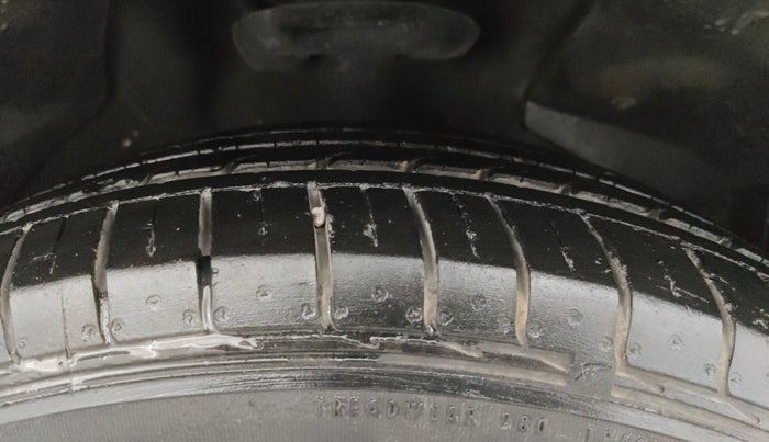 2020 MG HECTOR SHARP 1.5 DCT PETROL, Petrol, Automatic, 61,381 km, Right Front Tyre Tread