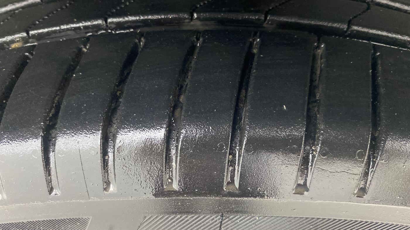 2021 MG HECTOR SHARP 1.5 PETROL CVT, Petrol, Automatic, 60,899 km, Right Front Tyre Tread