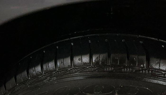 2017 Hyundai Grand i10 SPORTZ 1.2 KAPPA VTVT, Petrol, Manual, 45,957 km, Right Front Tyre Tread