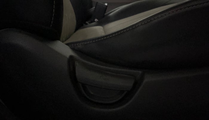 2017 Hyundai Grand i10 SPORTZ 1.2 KAPPA VTVT, Petrol, Manual, 45,957 km, Driver Side Adjustment Panel