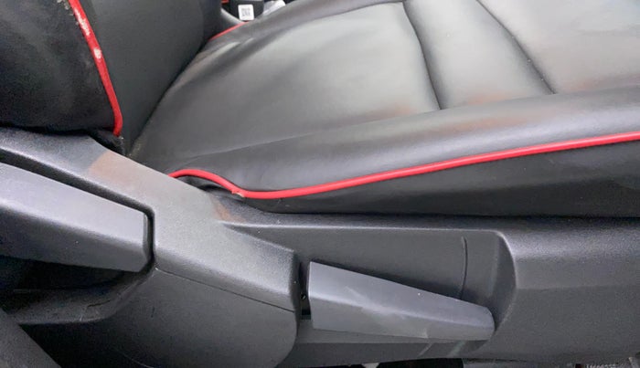 2022 Nissan MAGNITE XV TURBO CVT, Petrol, Automatic, 20,242 km, Driver Side Adjustment Panel