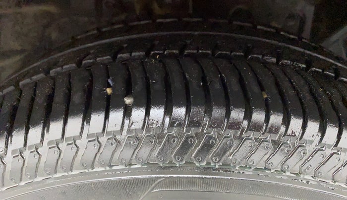 2014 Ford Ecosport 1.5 TITANIUM TI VCT AT, Petrol, Automatic, 59,742 km, Right Front Tyre Tread