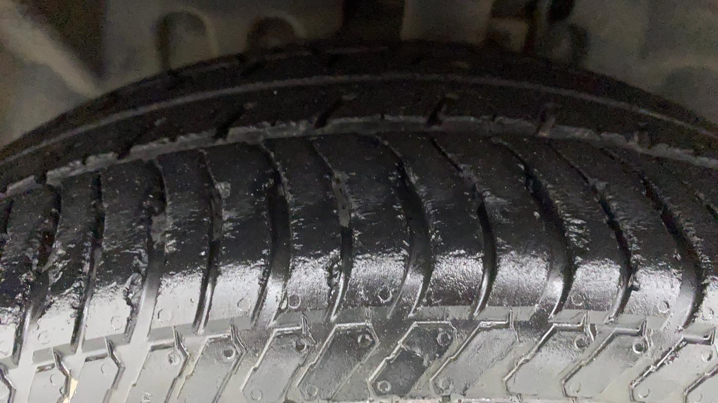 2014 Ford Ecosport 1.5 TITANIUM TI VCT AT, Petrol, Automatic, 59,742 km, Left Front Tyre Tread