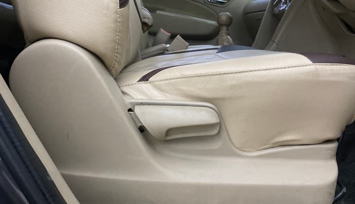 2018 Maruti Ertiga VXI CNG, CNG, Manual, 85,182 km, Driver Side Adjustment Panel