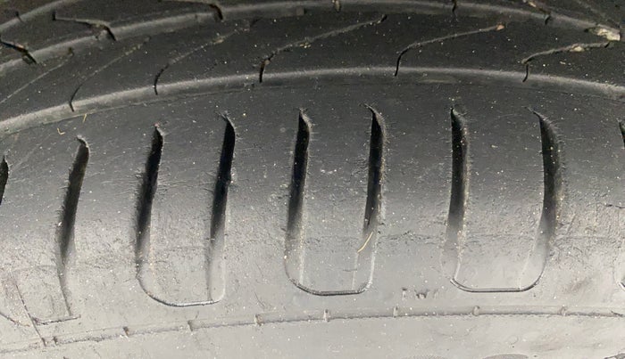 2014 Maruti Swift Dzire ZXI, Petrol, Manual, 58,600 km, Left Rear Tyre Tread