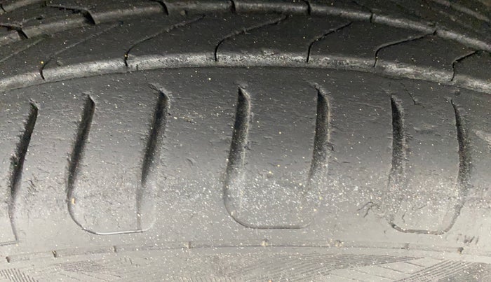 2014 Maruti Swift Dzire ZXI, Petrol, Manual, 58,600 km, Right Front Tyre Tread