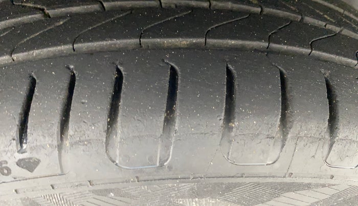 2014 Maruti Swift Dzire ZXI, Petrol, Manual, 58,600 km, Right Rear Tyre Tread