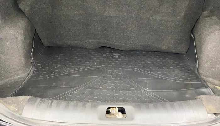 2014 Maruti Swift Dzire ZXI, Petrol, Manual, 58,600 km, Boot Inside