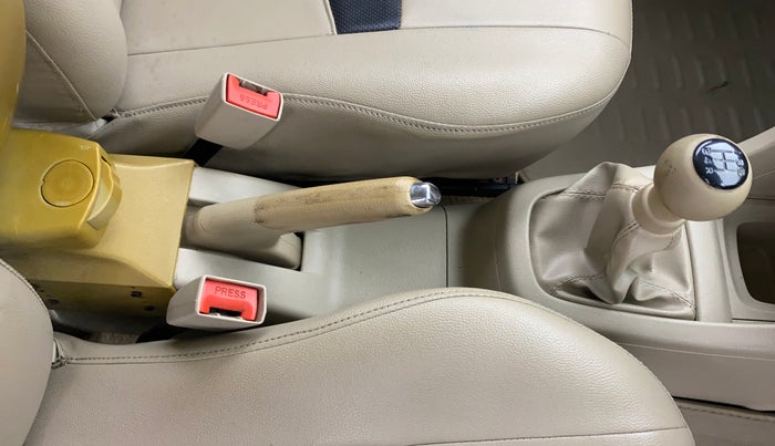 2014 Maruti Swift Dzire ZXI, Petrol, Manual, 58,600 km, Gear Lever