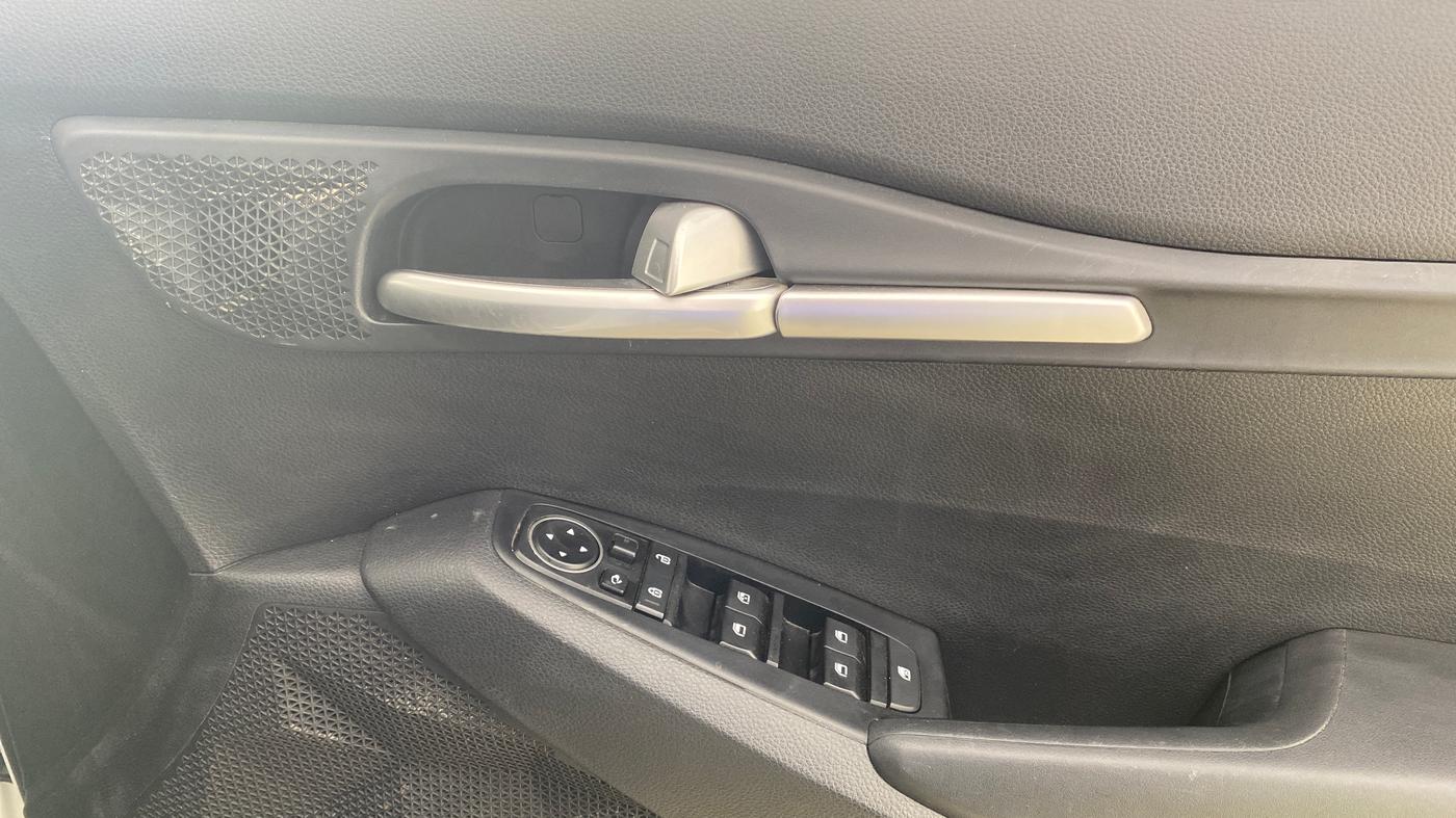 2023 KIA SELTOS  HTX 1.5 PETROL MT, Petrol, Manual, 30,059 km, Driver Side Door Panels Control