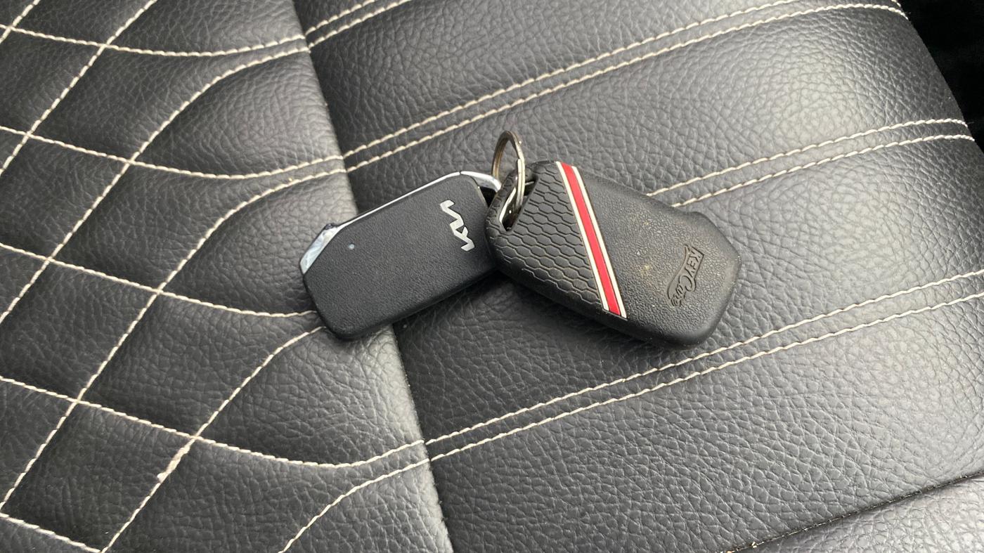 2023 KIA SELTOS  HTX 1.5 PETROL MT, Petrol, Manual, 30,059 km, Key Close Up