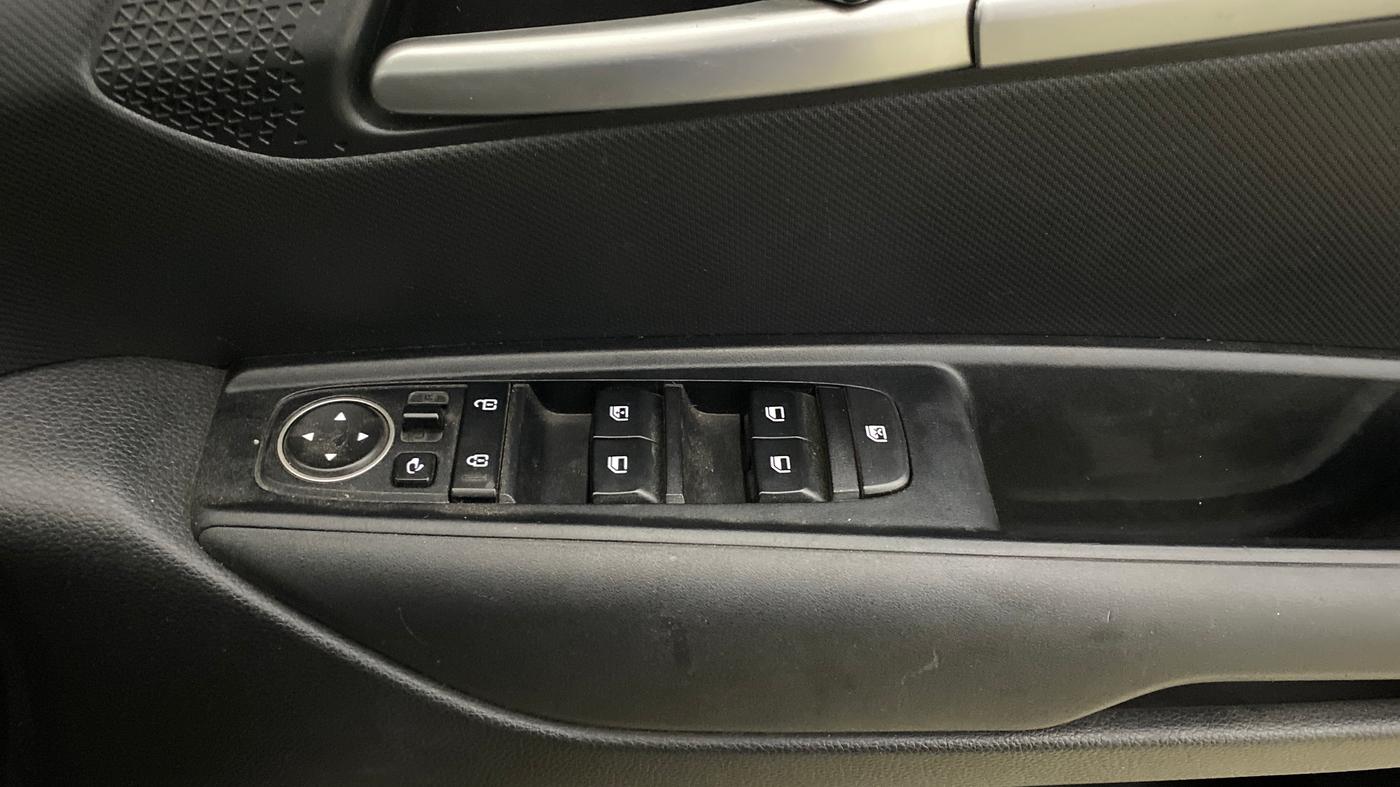 2023 KIA SONET HTK PLUS 1.2, Petrol, Manual, 70 km, Driver Side Door Panels Control