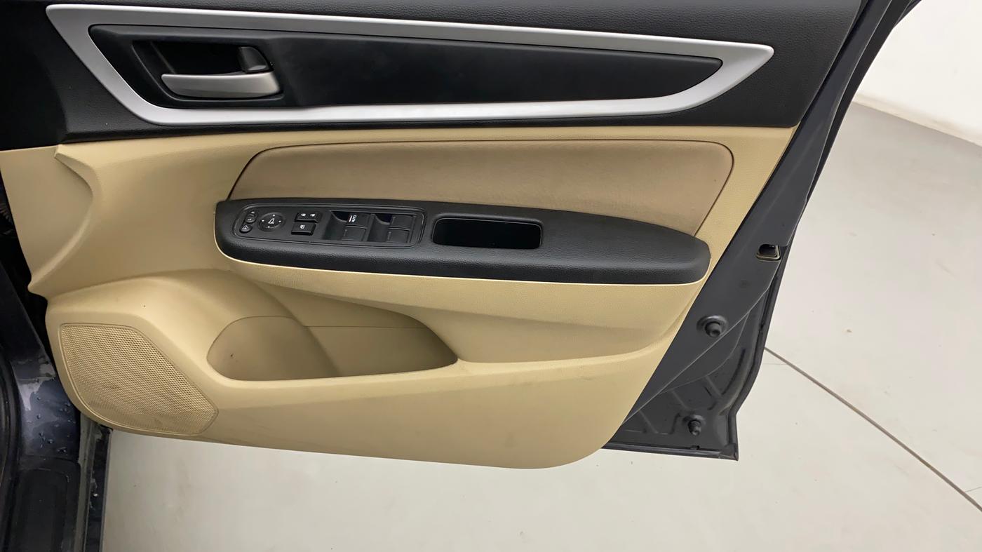 2022 Honda Amaze 1.2L I-VTEC VX CVT, CNG, Automatic, 34,413 km, Driver Side Door Panels Control