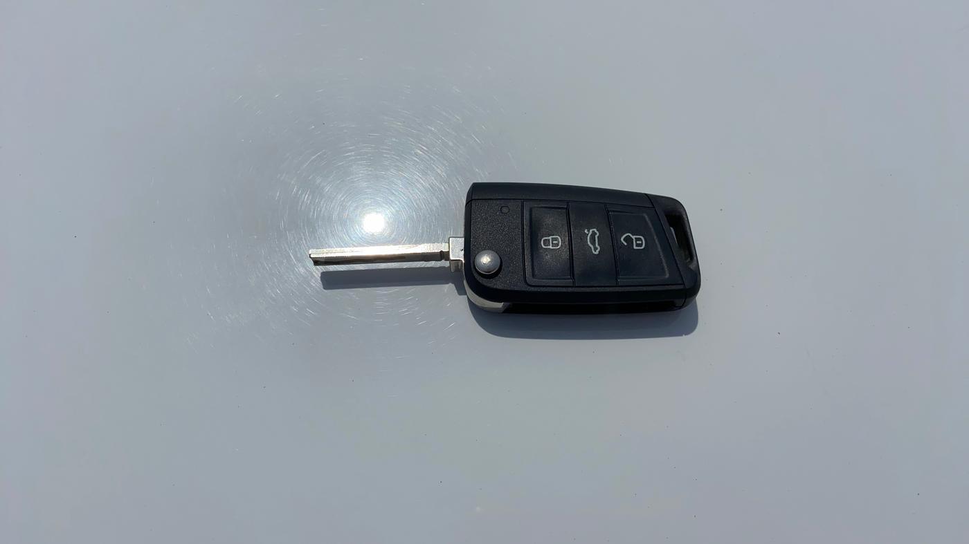 2023 Skoda SLAVIA AMBITION 1.0L TSI AT, Petrol, Automatic, 75,687 km, Key Close Up