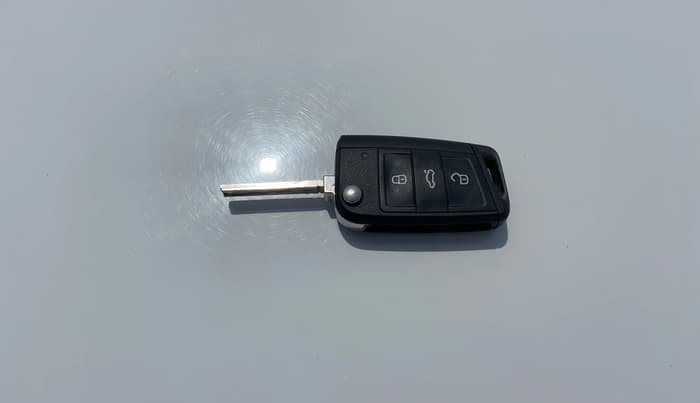 2023 Skoda SLAVIA AMBITION 1.0L TSI AT, Petrol, Automatic, 75,687 km, Key Close Up