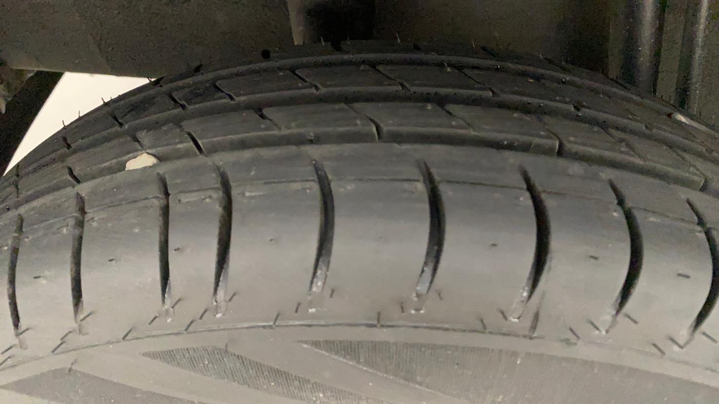 2016 Datsun Redi Go T (O), Petrol, Manual, 68,601 km, Right Front Tyre Tread
