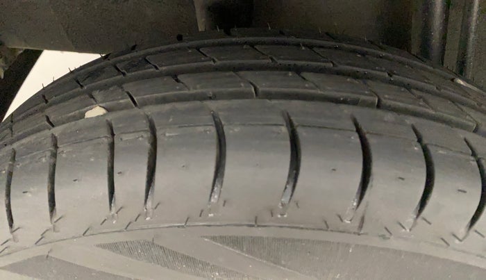 2016 Datsun Redi Go T (O), Petrol, Manual, 68,601 km, Right Front Tyre Tread