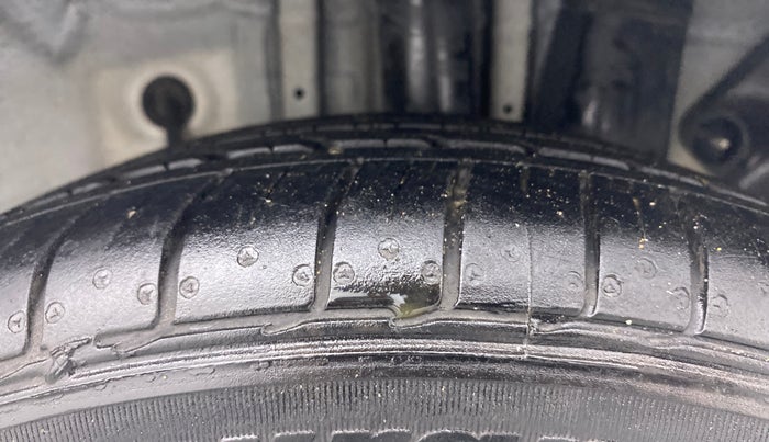 2019 Hyundai Elite i20 ASTA (O) CVT, Petrol, Automatic, 48,934 km, Left Rear Tyre Tread