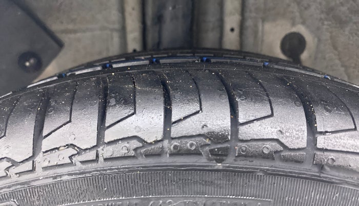 2019 Hyundai Elite i20 ASTA (O) CVT, Petrol, Automatic, 48,934 km, Right Rear Tyre Tread