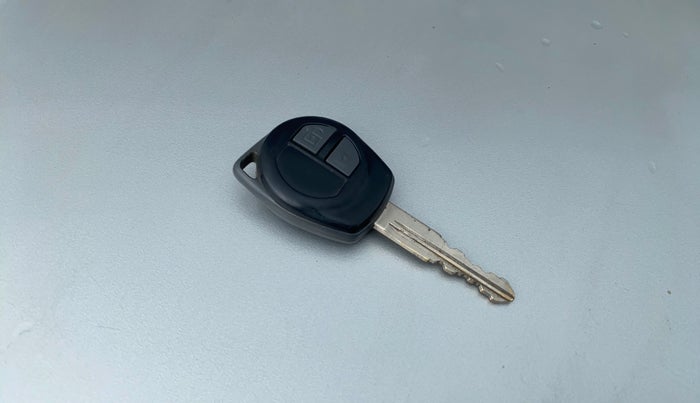 2014 Maruti Swift VXI, Petrol, Manual, 78,216 km, Key Close Up