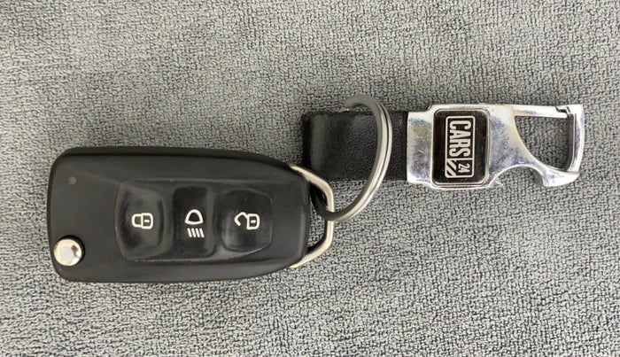 2019 Tata Tiago XT PETROL, CNG, Manual, 44,709 km, Key Close Up