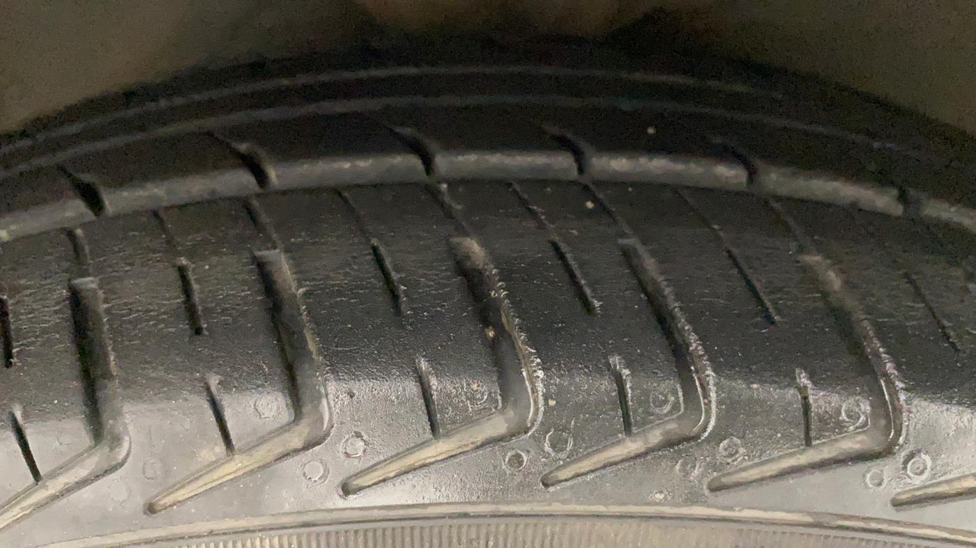 2012 Hyundai Santro Xing GL PLUS, Petrol, Manual, 94,839 km, Right Front Tyre Tread