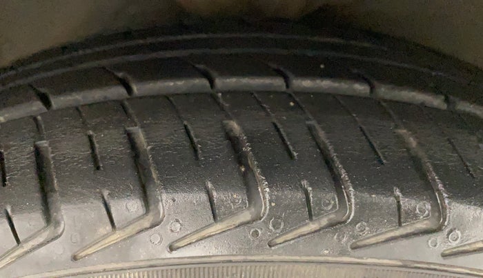 2012 Hyundai Santro Xing GL PLUS, Petrol, Manual, 94,839 km, Right Front Tyre Tread