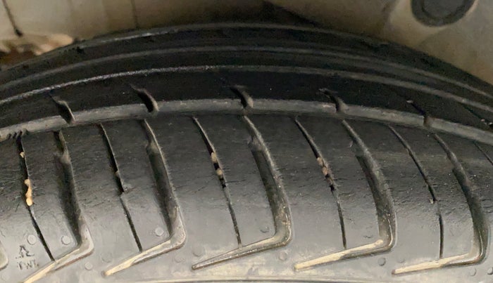 2012 Hyundai Santro Xing GL PLUS, Petrol, Manual, 94,839 km, Right Rear Tyre Tread