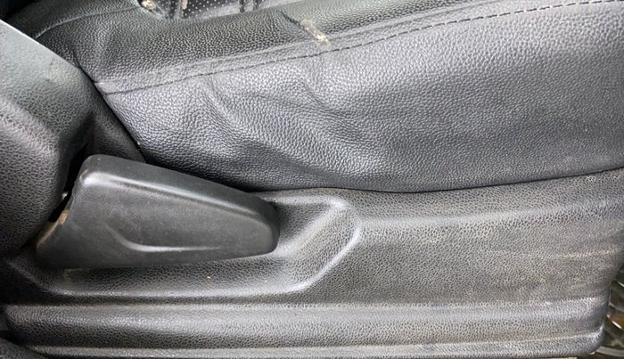 2018 Renault Kwid RXT 1.0 EASY-R AT OPTION, Petrol, Automatic, 47,773 km, Driver Side Adjustment Panel