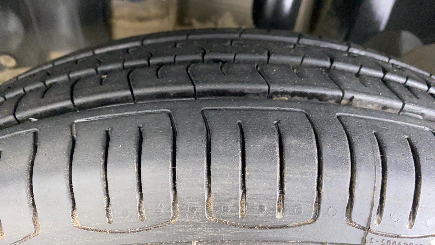 2018 Renault Kwid RXT 1.0 EASY-R AT OPTION, Petrol, Automatic, 47,773 km, Left Front Tyre Tread