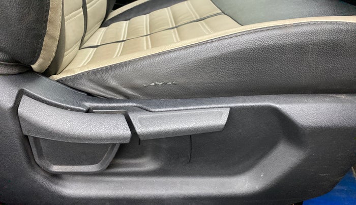 2020 Hyundai NEW I20 SPORTZ 1.5 MT, Diesel, Manual, 15,180 km, Driver Side Adjustment Panel