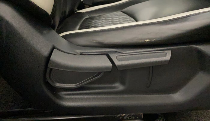 2019 Hyundai VENUE SX PLUS 1.0 TURBO DCT, Petrol, Automatic, 70,097 km, Driver Side Adjustment Panel