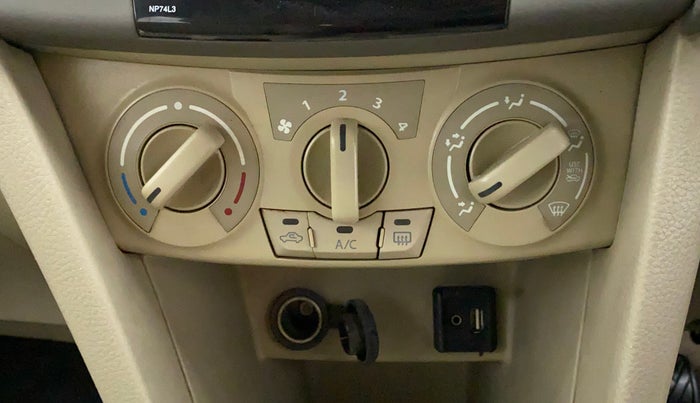 2014 Maruti Ertiga ZXI, Petrol, Manual, 78,873 km, AC Unit - Directional switch has minor damage
