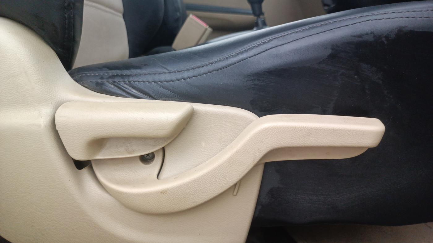 2014 Honda Brio S MT, Petrol, Manual, 86,246 km, Driver Side Adjustment Panel