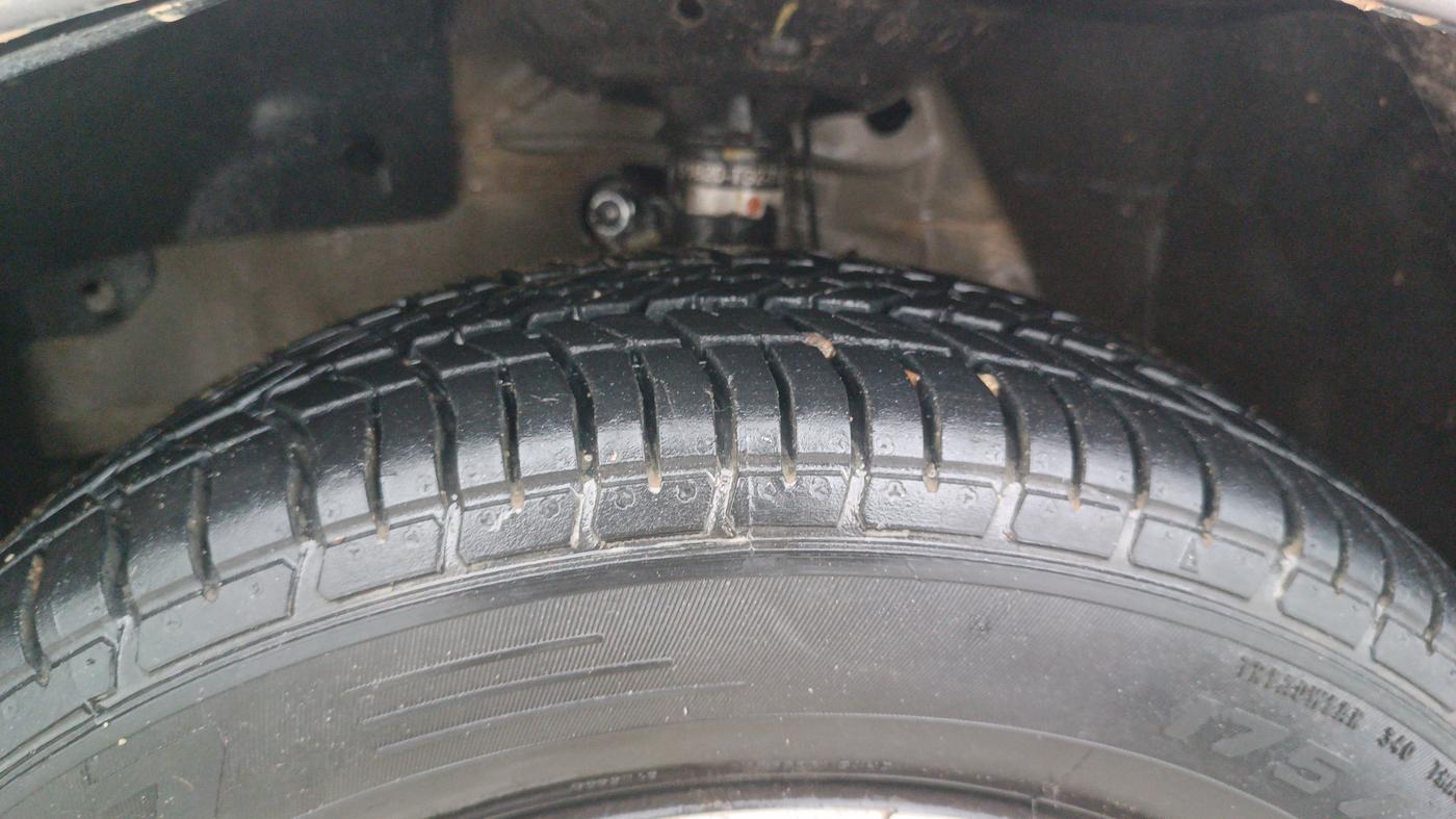 2014 Honda Brio S MT, Petrol, Manual, 86,246 km, Left Front Tyre Tread