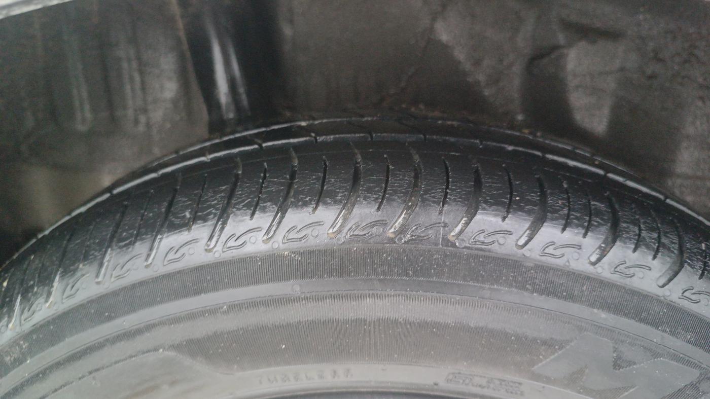 2014 Honda Brio S MT, Petrol, Manual, 86,246 km, Right Rear Tyre Tread