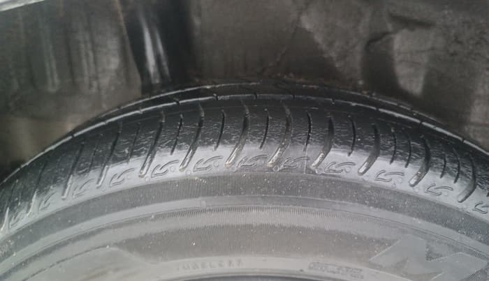 2014 Honda Brio S MT, Petrol, Manual, 85,540 km, Right Rear Tyre Tread