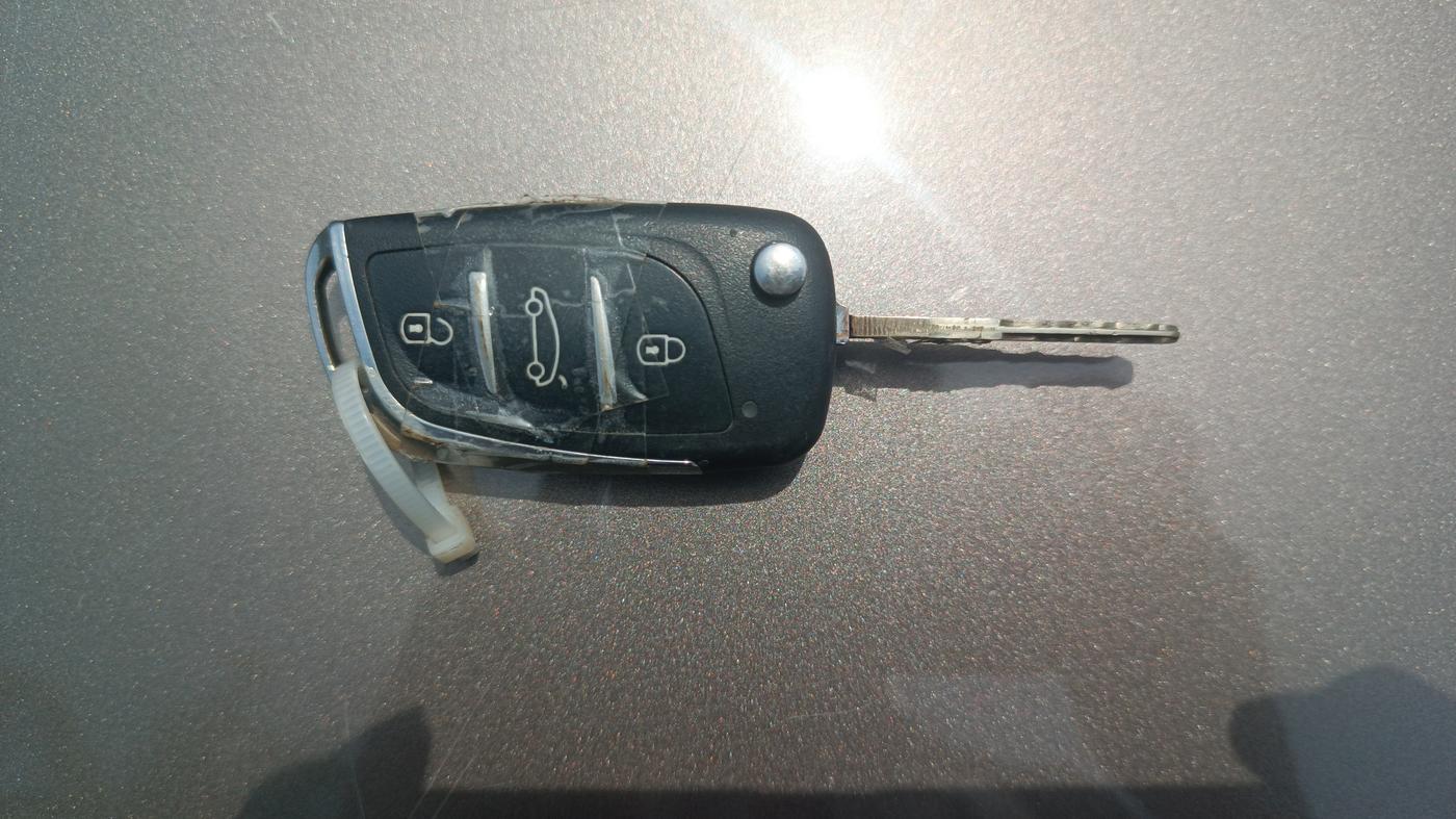 2014 Honda Brio S MT, Petrol, Manual, 86,246 km, Key Close Up