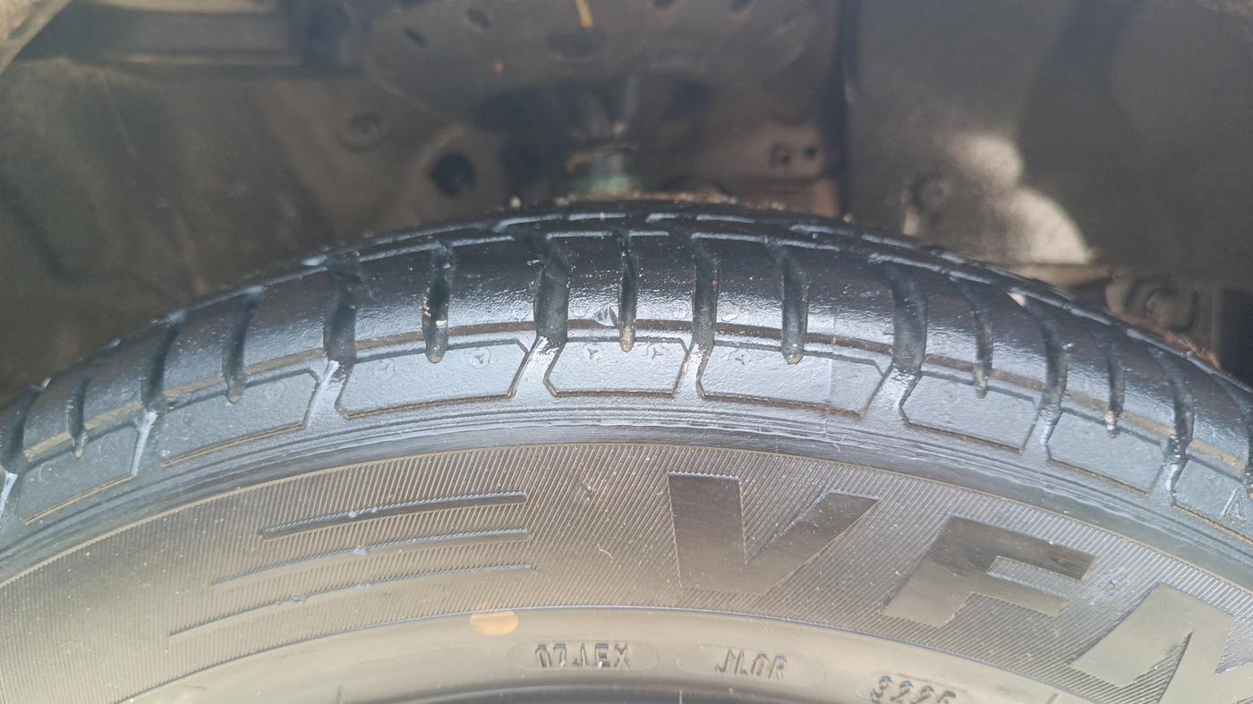 2014 Honda Brio S MT, Petrol, Manual, 86,246 km, Right Front Tyre Tread
