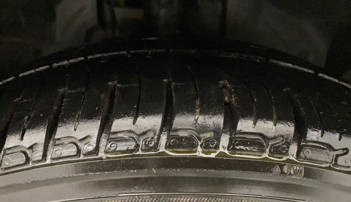 2015 Ford Figo Aspire TITANIUM1.5 DIESEL, Diesel, Manual, 1,20,943 km, Right Front Tyre Tread