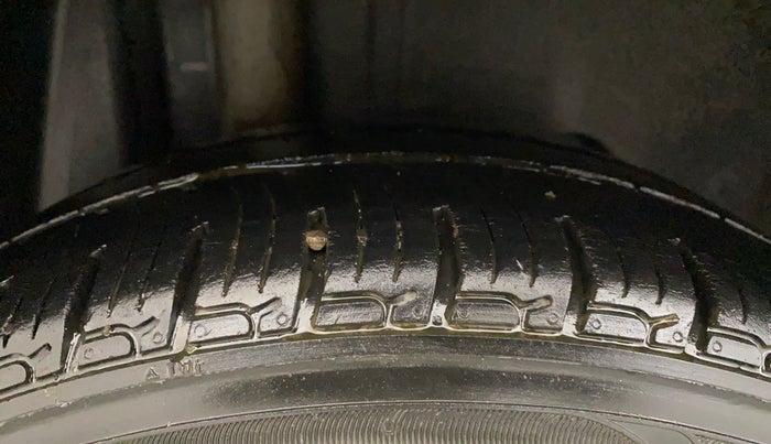 2015 Ford Figo Aspire TITANIUM1.5 DIESEL, Diesel, Manual, 1,20,943 km, Right Rear Tyre Tread